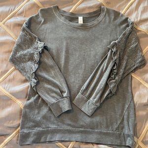 SOLD- Sweatshirt-like top w/ ruffle-lace arm detail - S